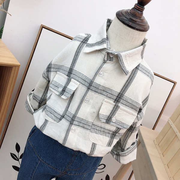 Gyermek kockás ing fiúknak hosszú ujjal és zsebekkel