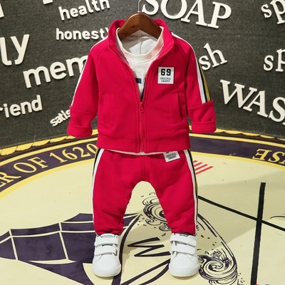 Modern gyerek tréningruha emblémával három színben