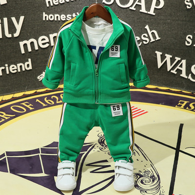 Modern gyerek tréningruha emblémával három színben