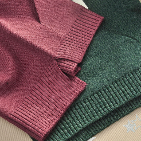 Modern, vastag gyerekblúz kapucnival és felirattal, két színben