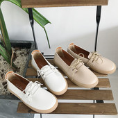 Női alkalmi cipő fehér és krém színben fűzős