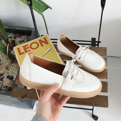 Női alkalmi cipő fehér és krém színben fűzős