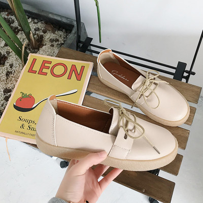 Női alkalmi cipő fehér és krém színben fűzős