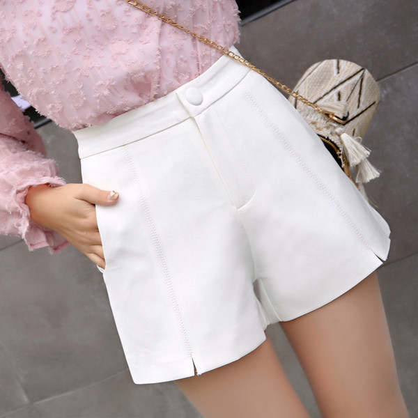 Stílusos női rövidnadrág zsebekkel, három színben