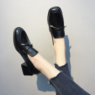 Γυναικεία casual έκο δερμάτινα παπούτσια σε μαύρο και άσπρο χρώμα