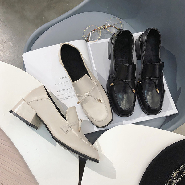 Női alkalmi cipő eko bőrből fekete-fehér színben