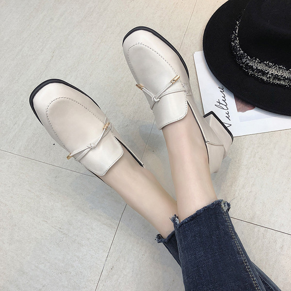 Női alkalmi cipő eko bőrből fekete-fehér színben