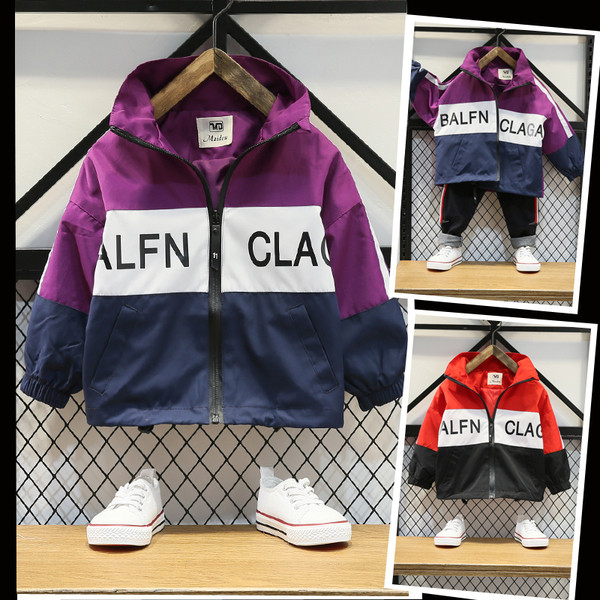 Modern gyerek kabát fiúknak irizáló színű felirattal