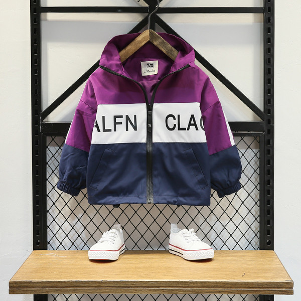 Modern gyerek kabát fiúknak irizáló színű felirattal