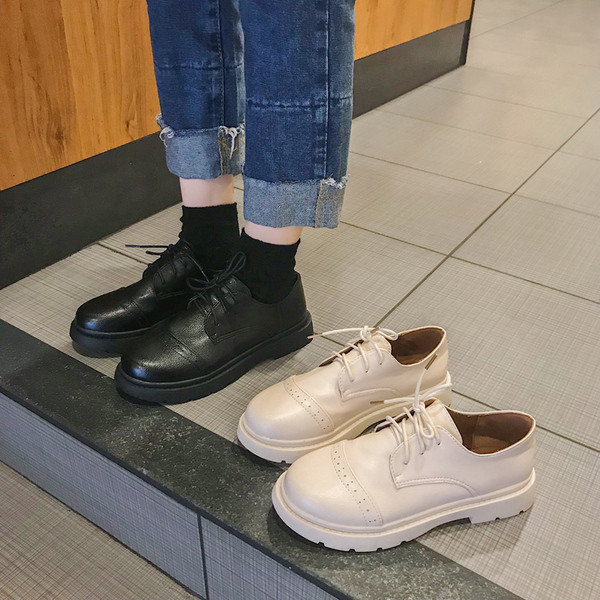 Női hétköznapi cipő vastag talppal, két színben
