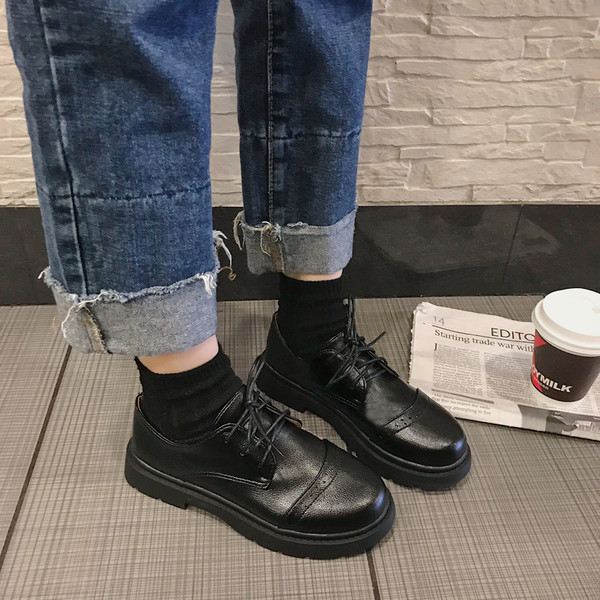 Női hétköznapi cipő vastag talppal, két színben