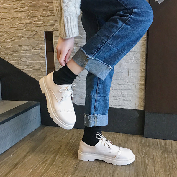 Női hétköznapi cipő vastag talppal, két színben