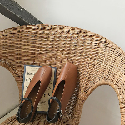 Vastag sarkú női szabadidő cipő, két színben