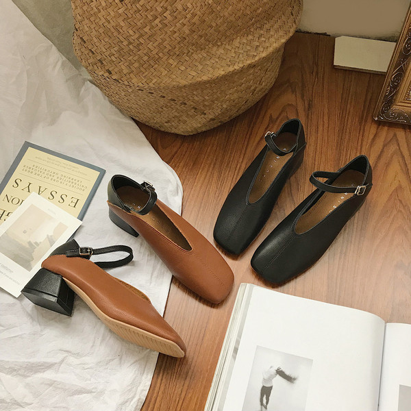 Vastag sarkú női szabadidő cipő, két színben