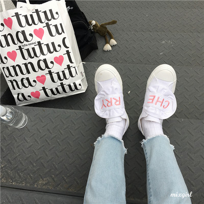 Fehér színű sport- és alkalmi női cipő