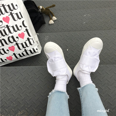 Fehér színű sport- és alkalmi női cipő