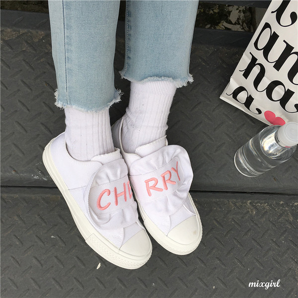 Fehér színű sport- és alkalmi női cipő