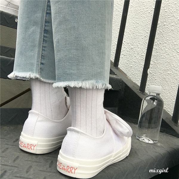 Fehér színű sport- és alkalmi női cipő