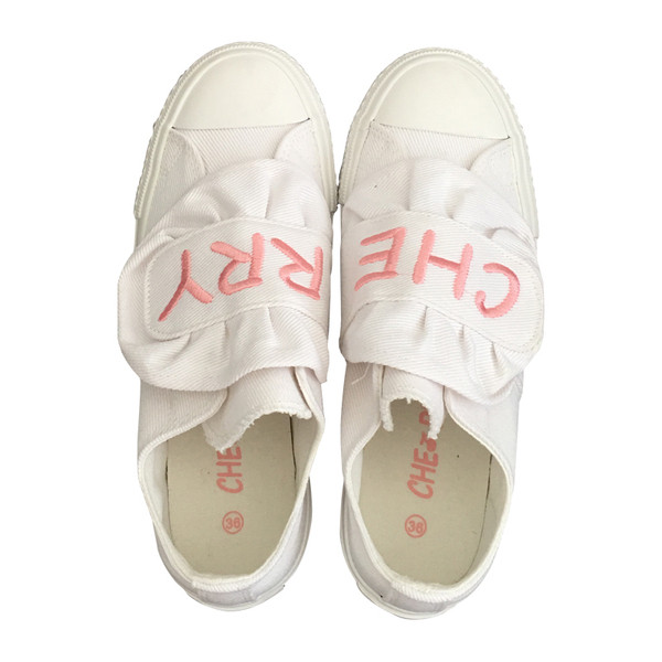 Fehér színű sport- és alkalmi női cipő