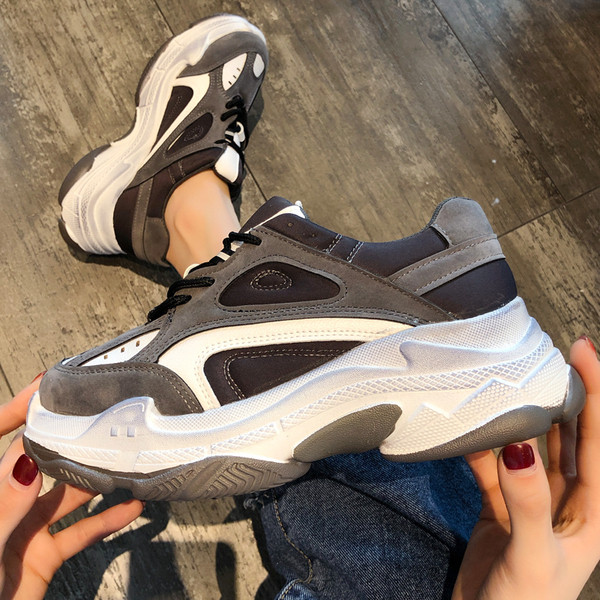 Modern női tornacipő magas talppal és fűzővel három színben