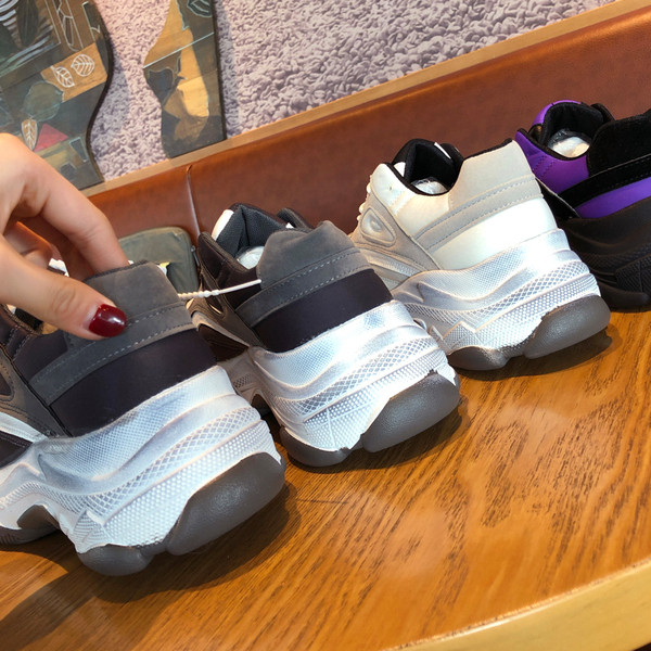 Modern női tornacipő magas talppal és fűzővel három színben