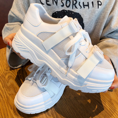 Új, alkalmi női magas sarkú tornacipő fehér és fekete színben