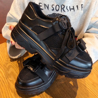 Új, alkalmi női magas sarkú tornacipő fehér és fekete színben