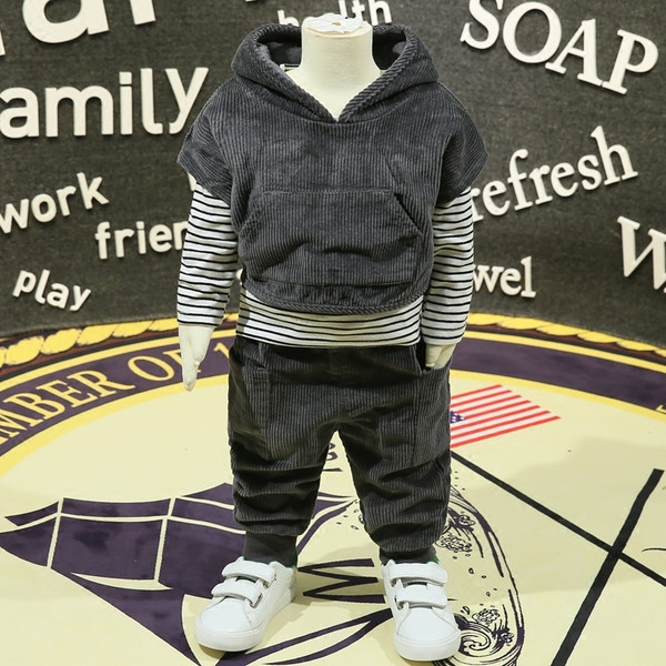 Gyermek alkalmi szett 3D elemekkel a motorháztetőn két színben