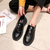 Női alkalmi cipő fehér és fekete színben, cipzárral