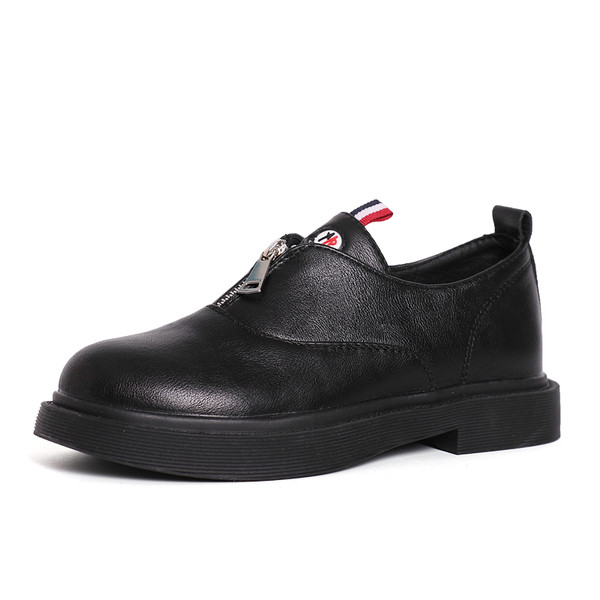 Női alkalmi cipő fehér és fekete színben, cipzárral