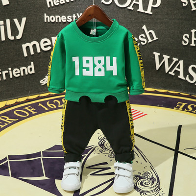 Modern gyerek öltöny két színben, színes szegéllyel