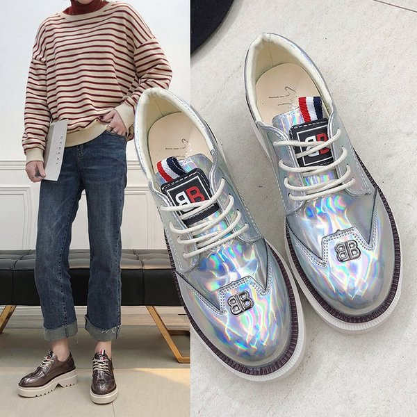 Stílusos alkalmi női cipő magas talppal, két színben