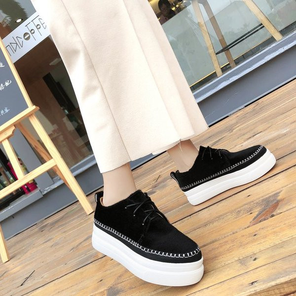 Három színben fűzős női sport- és szabadidőcipő