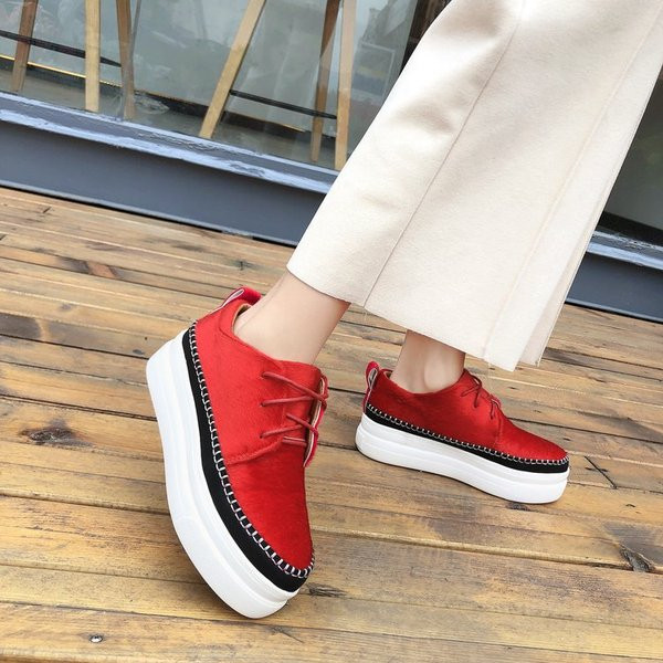 Három színben fűzős női sport- és szabadidőcipő