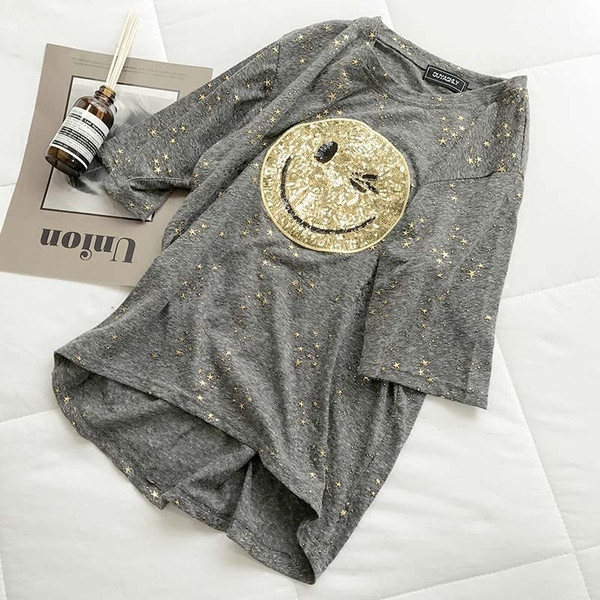 Modern női póló flitteres díszítéssel, két színben