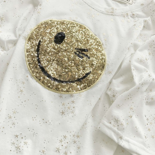 Modern női póló flitteres díszítéssel, két színben