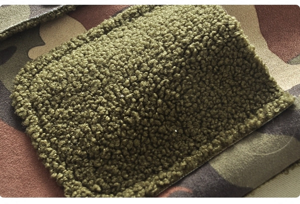 Nappali gyermek terepszínű kabát kapucnival és zsebekkel