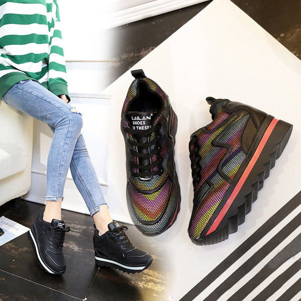 Két színű, magas talpú női alkalmi cipő