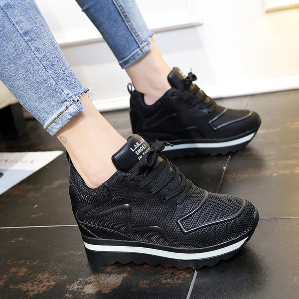 Két színű, magas talpú női alkalmi cipő