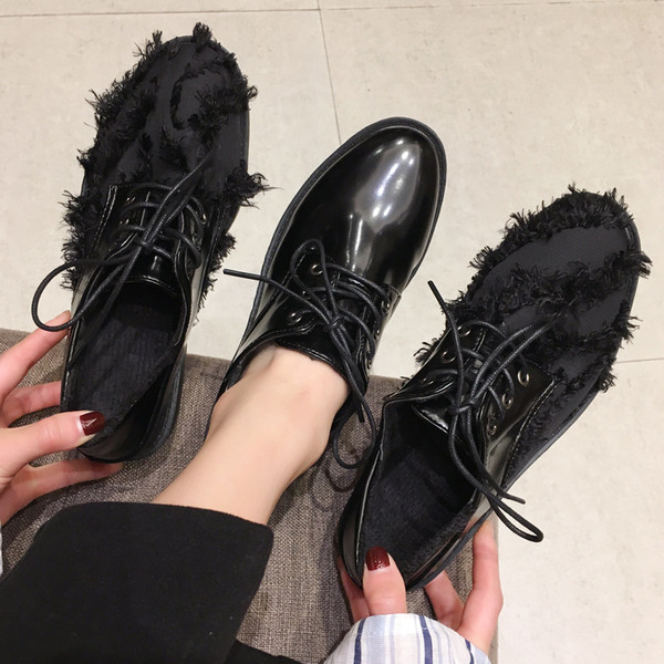 Női alkalmi cipő fekete színben két modell