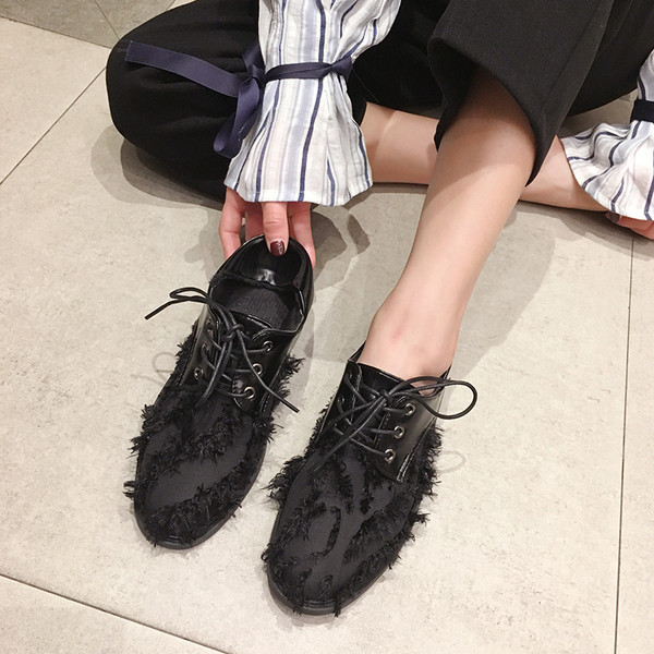 Női alkalmi cipő fekete színben két modell