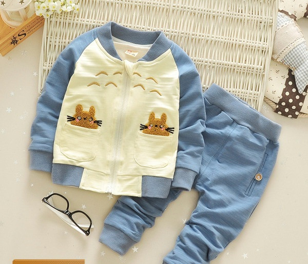 Hímzéssel ellátott napi gyerekkészlet fiúknak