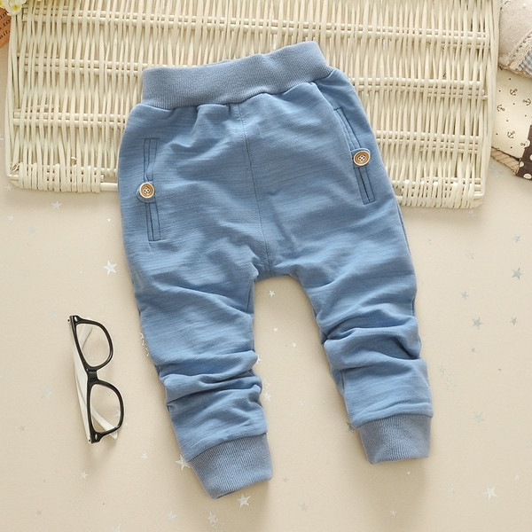 Hímzéssel ellátott napi gyerekkészlet fiúknak