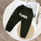 Alkalmi gyereknadrág fiúknak kék és zöld zsebekkel