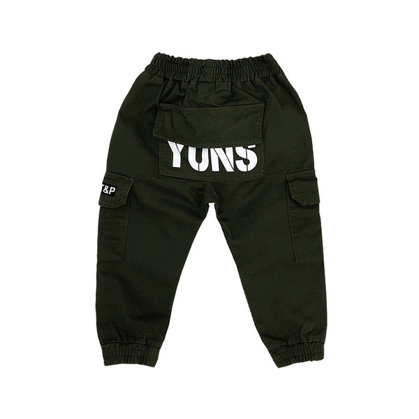 Alkalmi gyereknadrág fiúknak kék és zöld zsebekkel