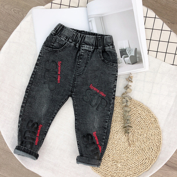 Elasztikus gyerek farmer fiúknak sötét színű feliratokkal