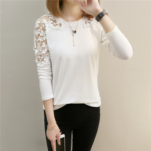 Stílusos női blúz fehér és fekete hímzéssel