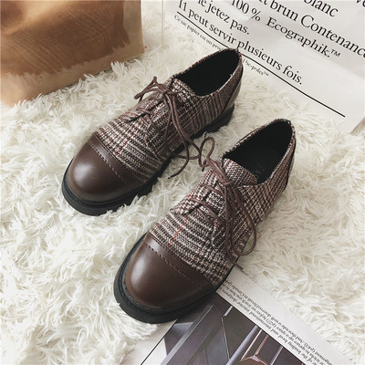 Női alkalmi cipő fekete és barna színben, fűzős