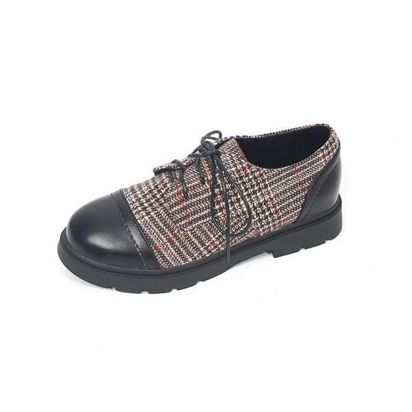 Női alkalmi cipő fekete és barna színben, fűzős