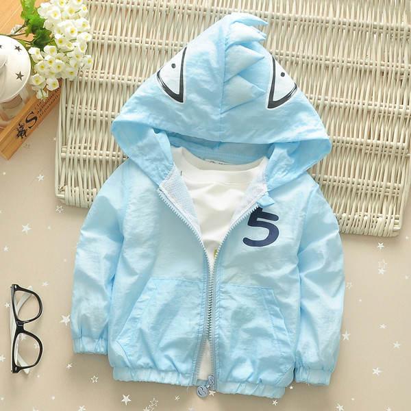 Alkalmi gyerekkabát fiúknak rátéttel és 3D elemmel, három színben